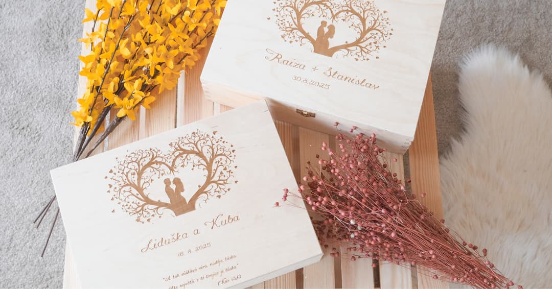 dreveny_box_se_jmeny_novomanzelu